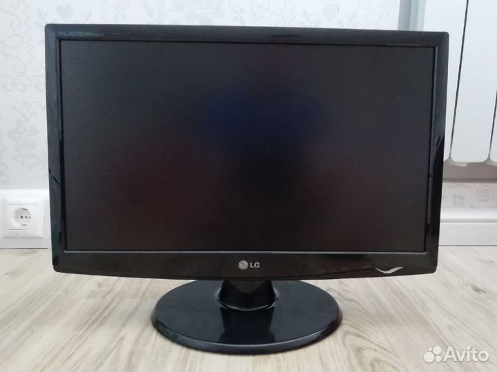 Монитор LG Flatron W2243S