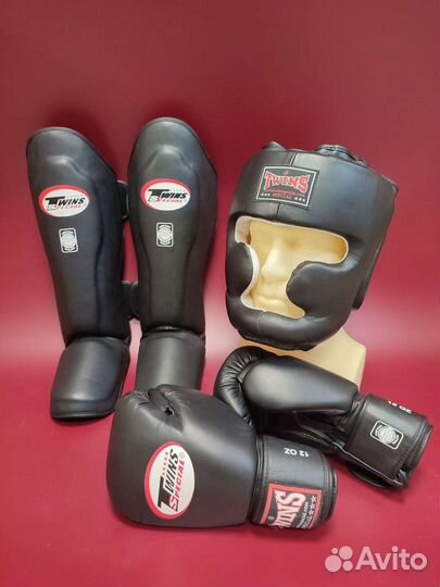 Боксерские перчатки venum Loma Grant Rival Title C