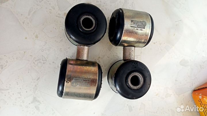 Стойка переднего стабилизатора