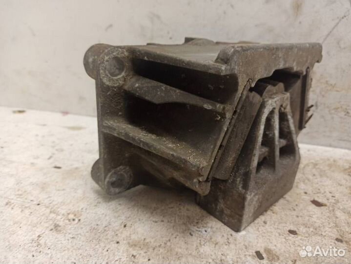 Опора двигателя Мерседес