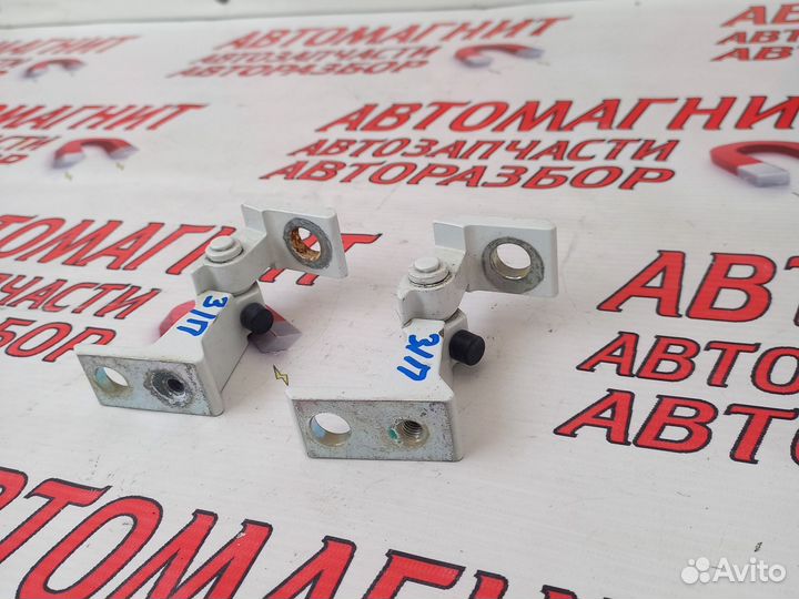 Петля двери задней правой Шкода Октавия А7