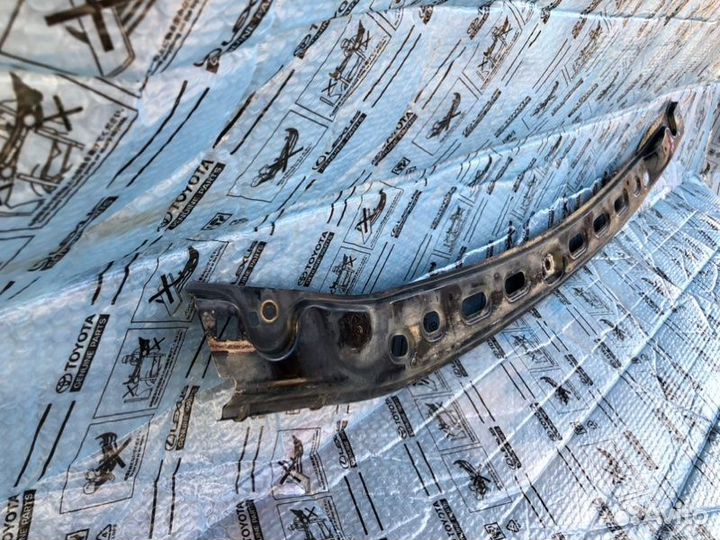 Кронштейн бампера передний Lexus Lx 570 2007-2011