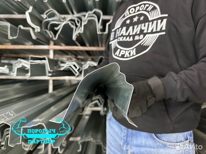 Порог Nissan Pathfinder 2 R50 правый