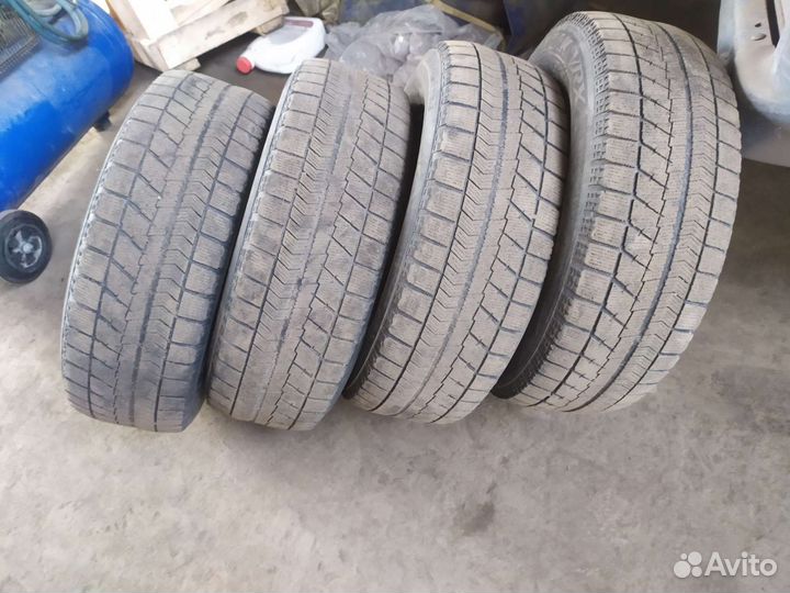 Bridgestone Blizzak VRX 215/65 R16 98S