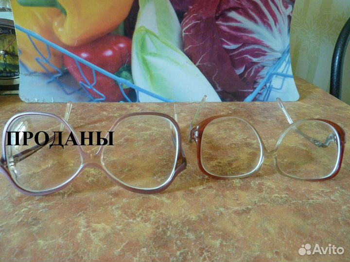 Очки-диоптрии новые,в пакетах оптики,футляр фирма