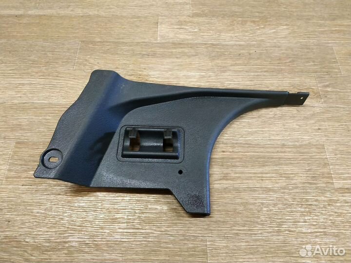 Накладка передней левой стойки крыши Mazda Capella