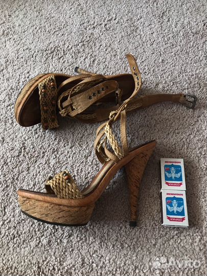 Босоножки женские