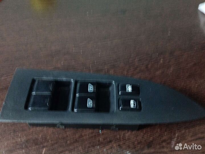 Блок стеклоподъёмника на Инфинити