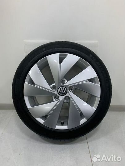 R17 Pirelli Cinturato P7 225/45, PCD 5x112 DIA 57.1