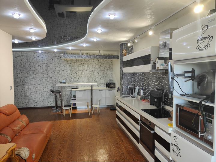 2-к. квартира, 92 м², 5/13 эт.