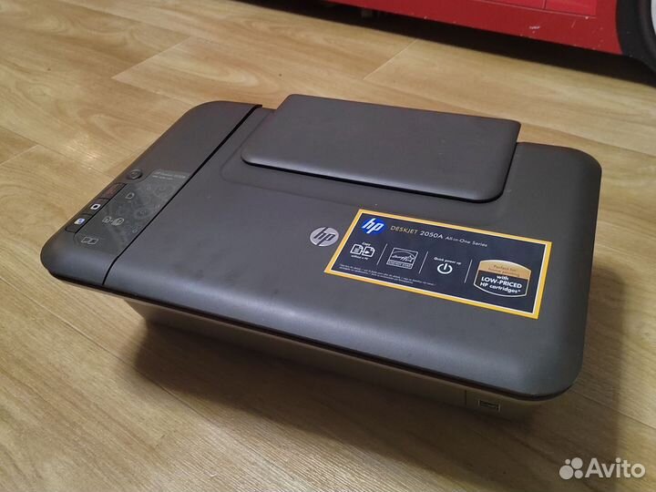 Принтер мфу HP 2050A заправлен снпч