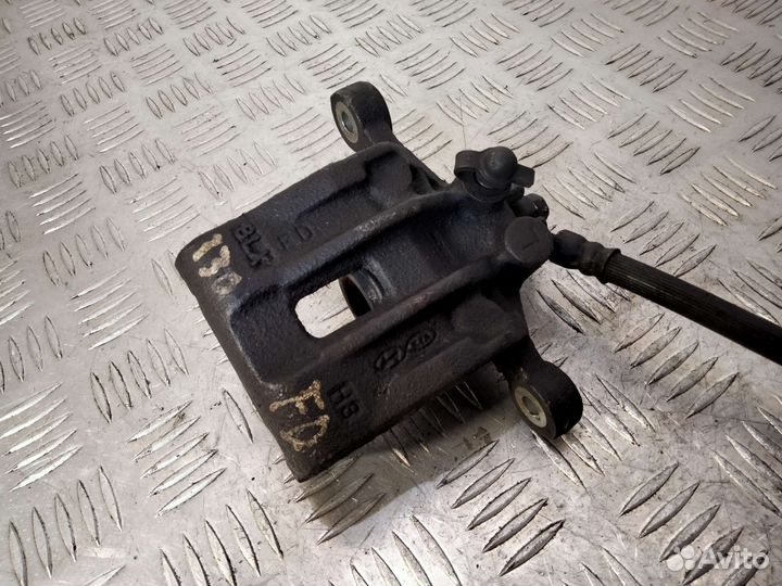 Задний правый суппорт в Kia Ceed ED