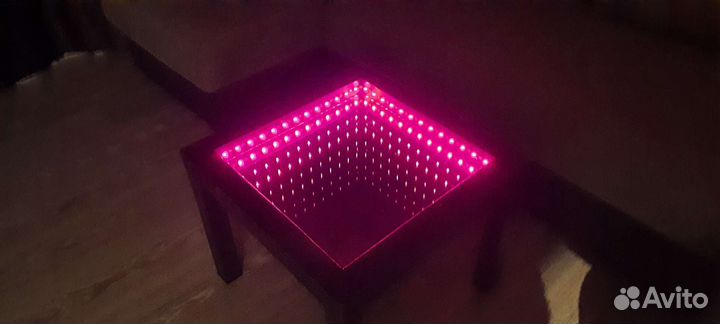 Умный стол с эффектом бесконечности