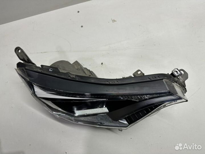 Фара галоген передняя правая Toyota Rav4 45