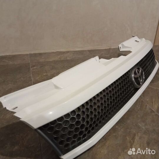 Решетка радиатора тойота Noah