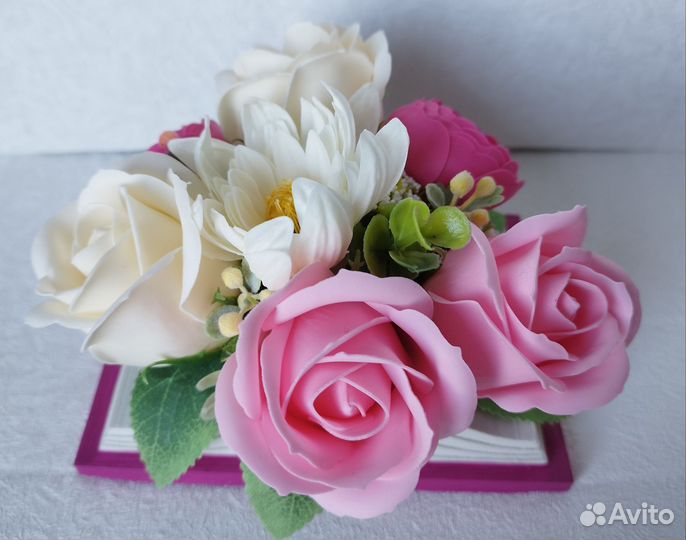 Букет мыльных роз в книге
