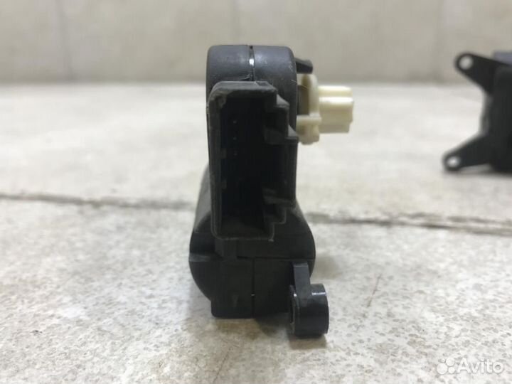 Сервопривод заслонок печки Volkswagen Jetta 5 1K 2