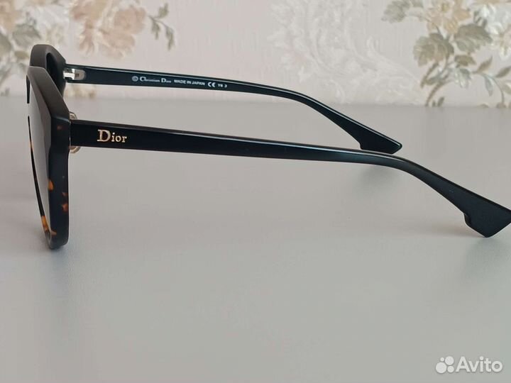Солнцезащитные очки Dior