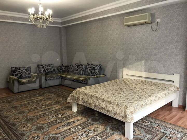 2-к. квартира, 83 м², 1/9 эт.