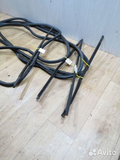 Уплотнитель двери Chevrolet Cruze