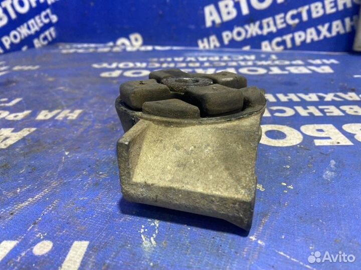 Подушка двигателя Audi 80 седан JN 1990