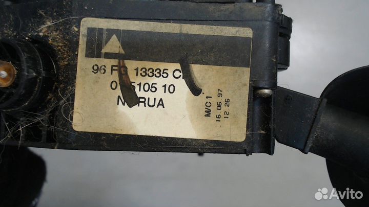 Переключатель поворотов и дворников Ford Fiesta, 1