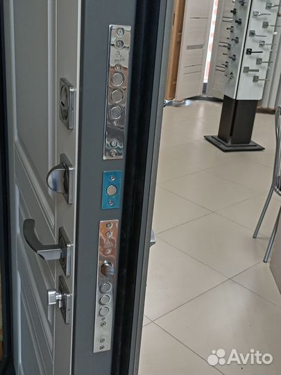 Дверь входная металлическая новая