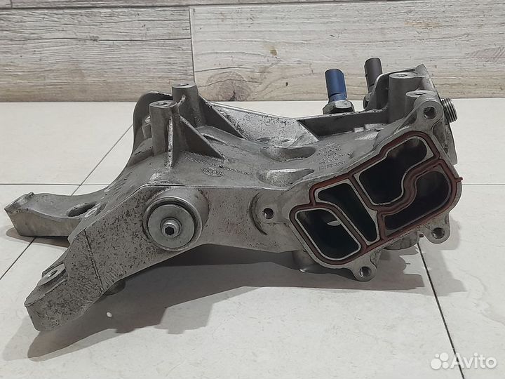 Кронштейн генератора VAG