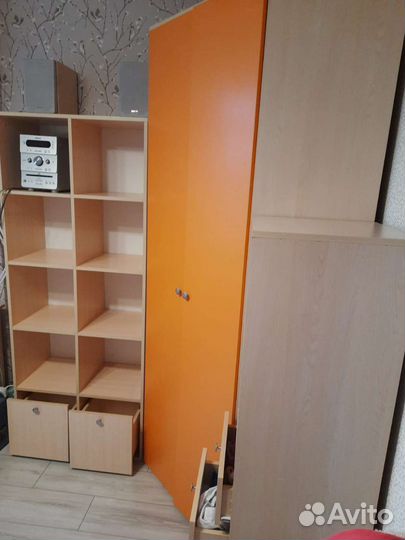 Угловой шкаф с пеналами для детской комнаты