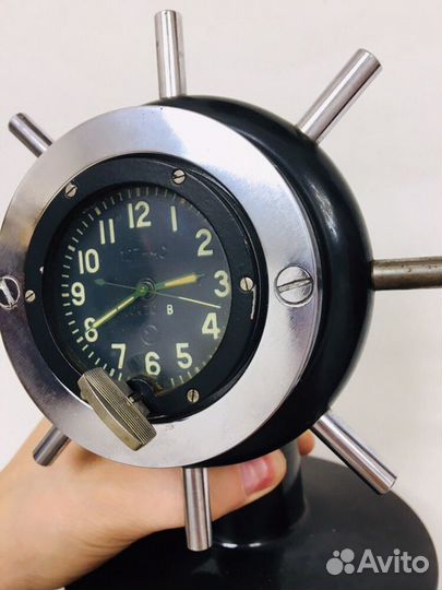 Настольные часы. 127-чс. Бакелит. СССР. Рабочие