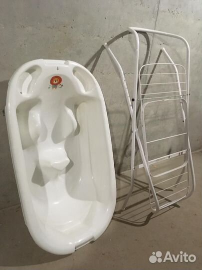 Детская ванночка для купания с подставкой (б\у)