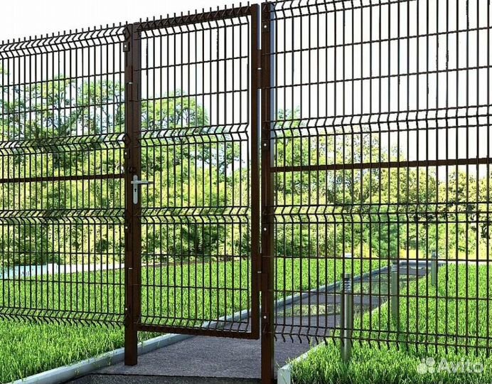 Забор из 3D сетки с металлическими столбами под кл