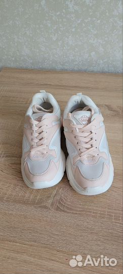Кроссовки женские 38 размер новые