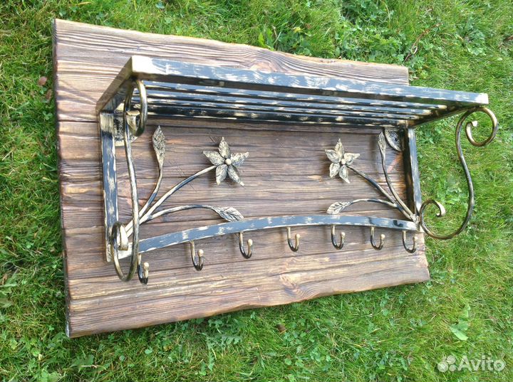 Вешалка настенная в прихожую