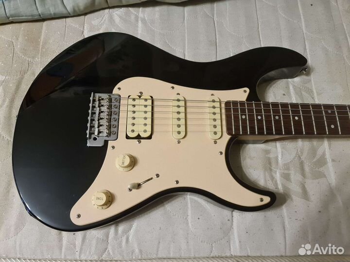 Электрогитара Yamaha Pacifica 112j