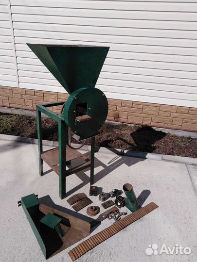 Универсальный многофункциональный кормоизмельчител