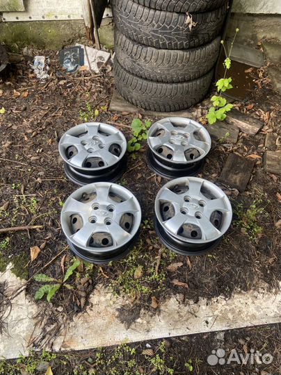 Шпампованные диски с колпаками хёндай r13