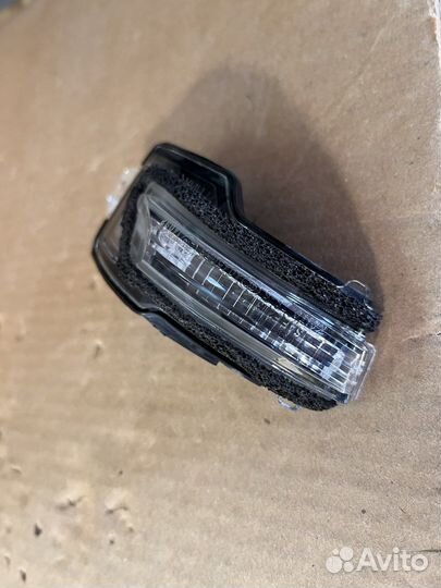 Правый повторитель поворота зеркала Lexus RX 4