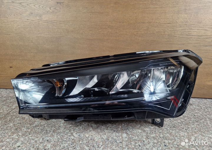 Skoda Enyaq фара левая