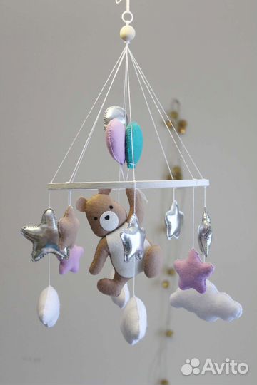 Мобиль на кроватку из фетра