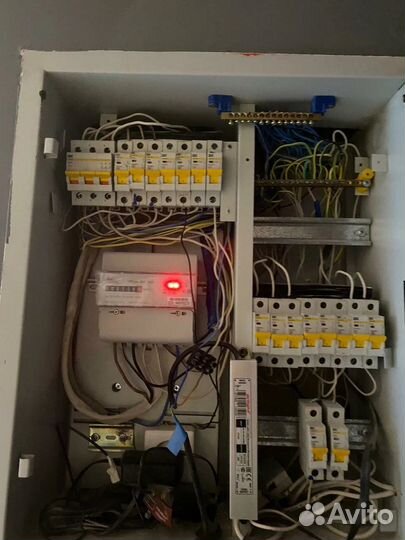 Услуги электрика, Электрик