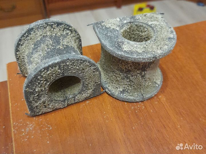 Втулки стабилизатора на Volkswagen Amarok 1