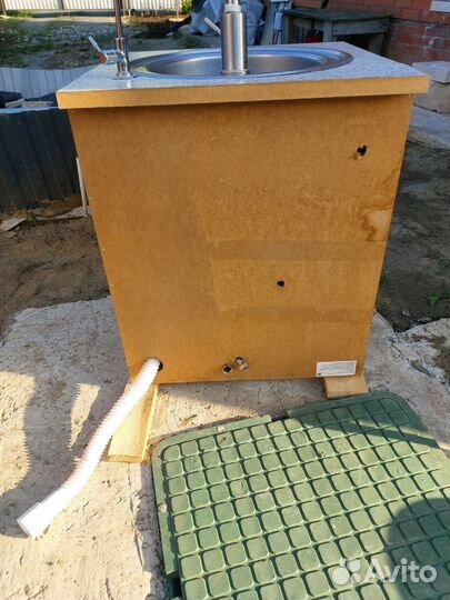 Раковина с тумбой для кухни