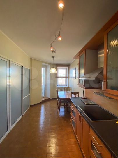 3-к. квартира, 87 м², 5/5 эт.