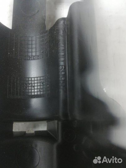 Кронштейн передний левый Renault Megan