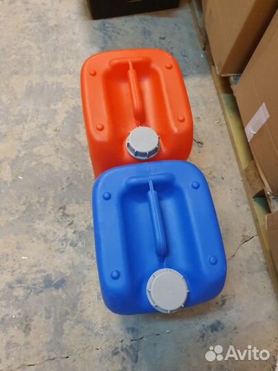 Канистры пластиковые