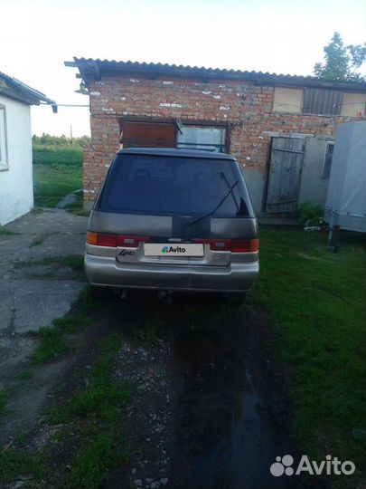 Nissan Prairie 2.0 AT, 1994, 300 000 км