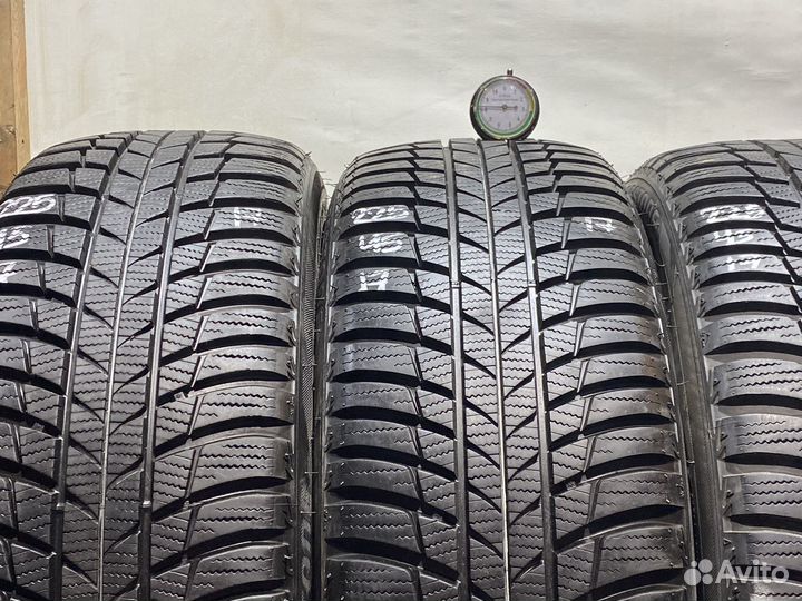 Bridgestone Blizzak LM-001 225/45 R17