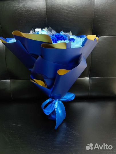 Букет из бабочек и мыльных цветов в наличии