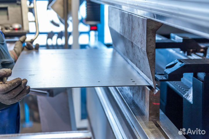 Рубка металла на гильотине